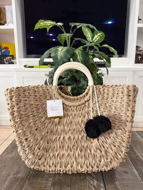 NWT Coastal Breeze Large Woven Straw Beach Tote with Pom Poms